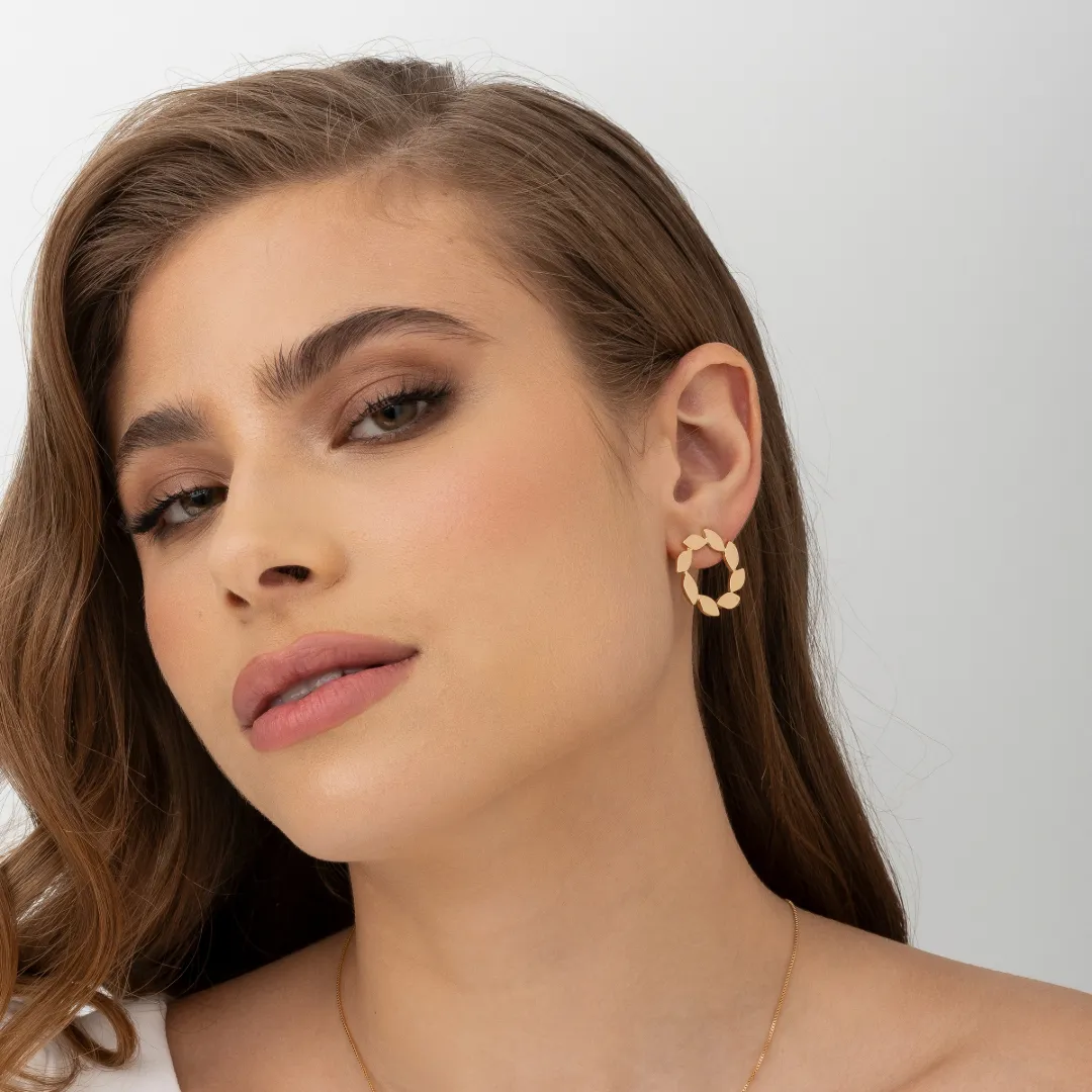 BRINCO MINI FOLHAS BANHADO A OURO 18K