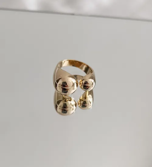 ANEL COM DUAS ESFERAS BANHADO A OURO 18K AJUSTÁVEL