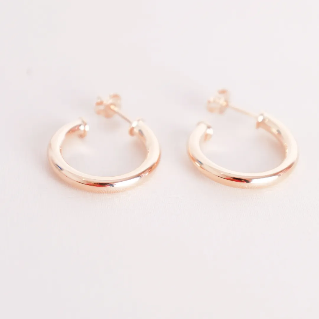 BRINCO ARGOLA LISA BANHADO A OURO 18K