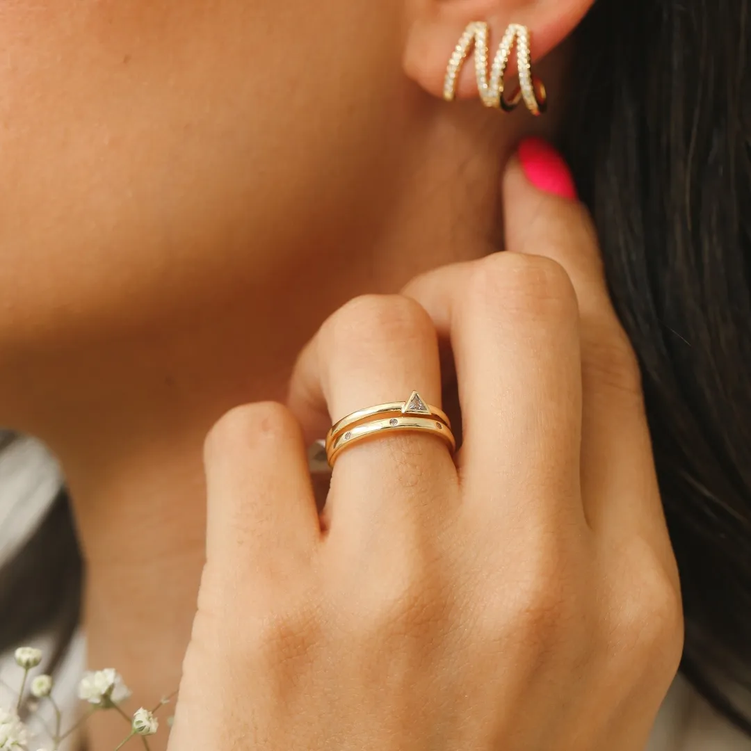 ANEL TRIÂNGULO COM ZIRCÔNIA BANHADO A OURO 18K