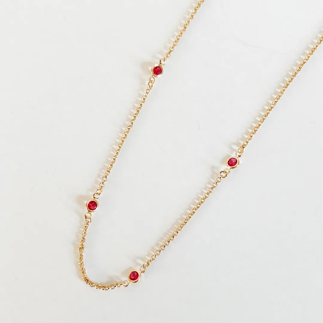 COLAR COM CRISTAIS COLORIDO REDONDO ROSA BANHADO A OURO 18K AJUSTÁVEL 45CM