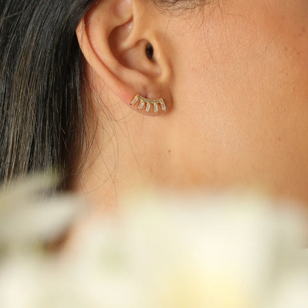 BRINCO CINCO CRISTAIS E ZIRCONIAS CRAVEJADAS BANHADO A OURO 18K