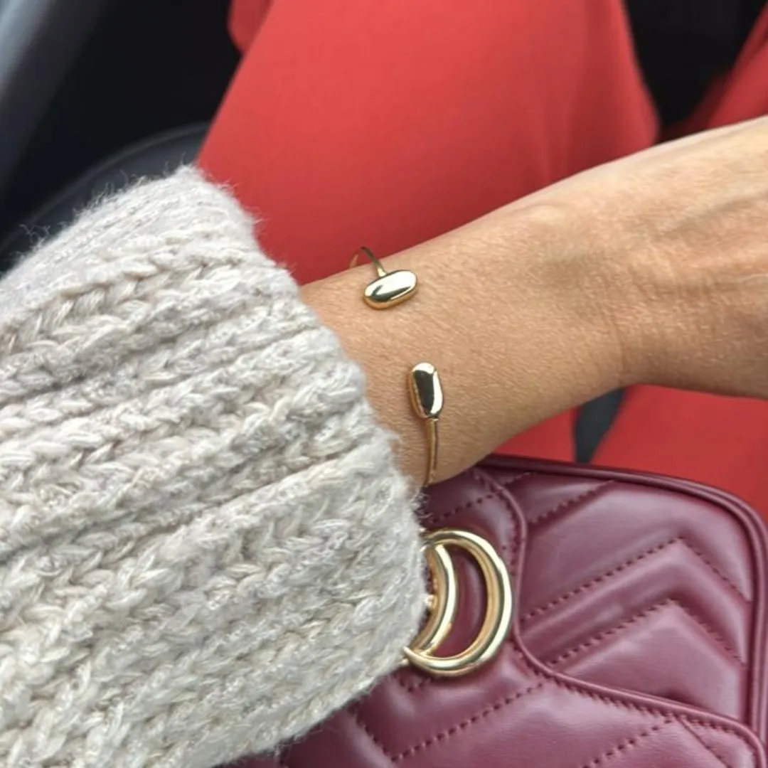 BRACELETE FIO DETALHE OVAL BANHADO A OURO 18K