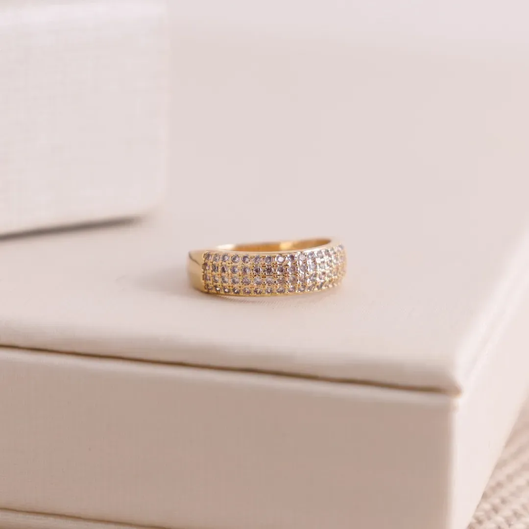 ANEL CRAVEJADO DE ZIRCONIAS 4 FILEIRAS BANHADO A OURO 18K