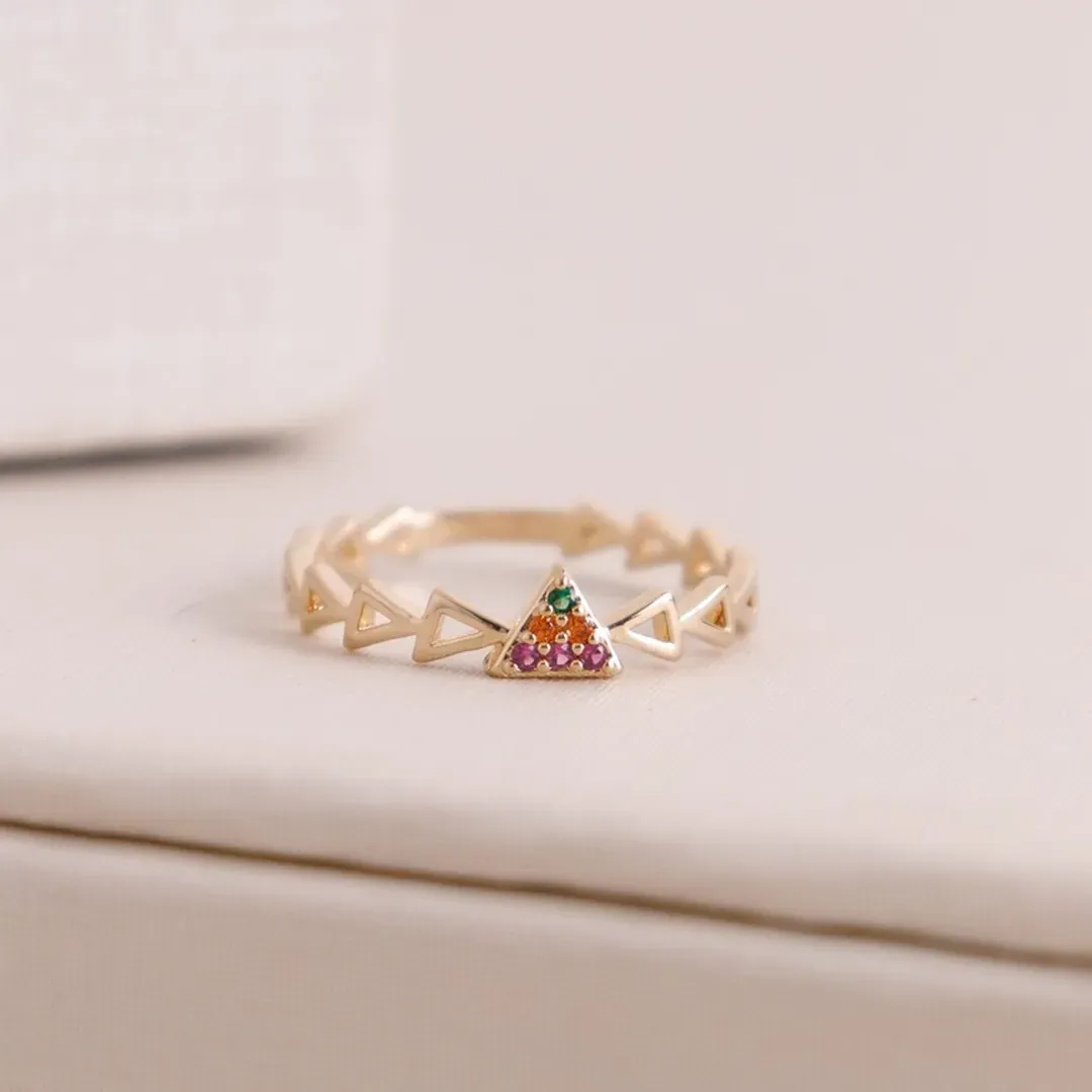 ANEL TRIANGULO COM ZIRCONIAS CRAVEJADAS BANHADO A OURO 18K