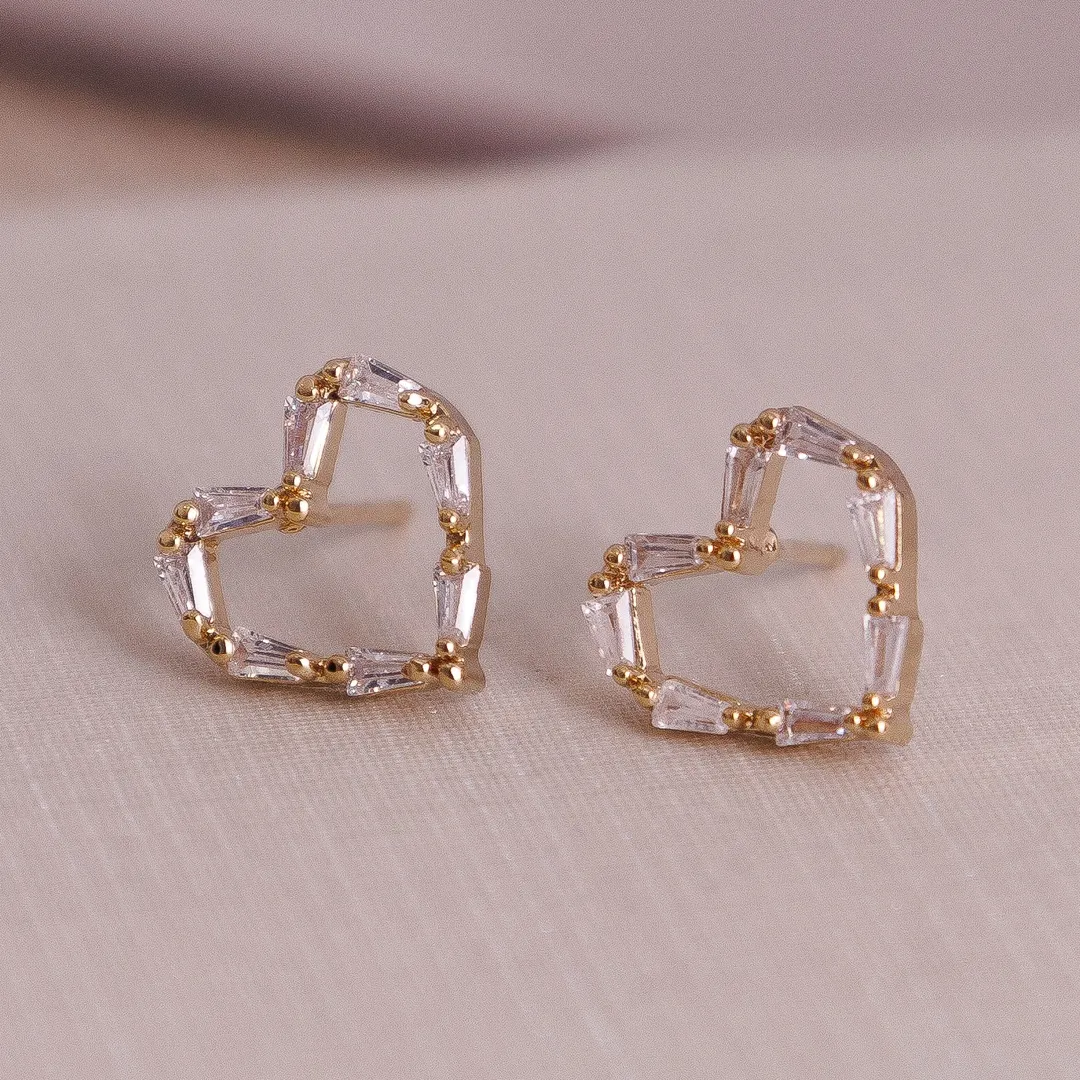 BRINCO CORAÇÃO CRISTAIS CRAVEJADO BANHADO A OURO 18K