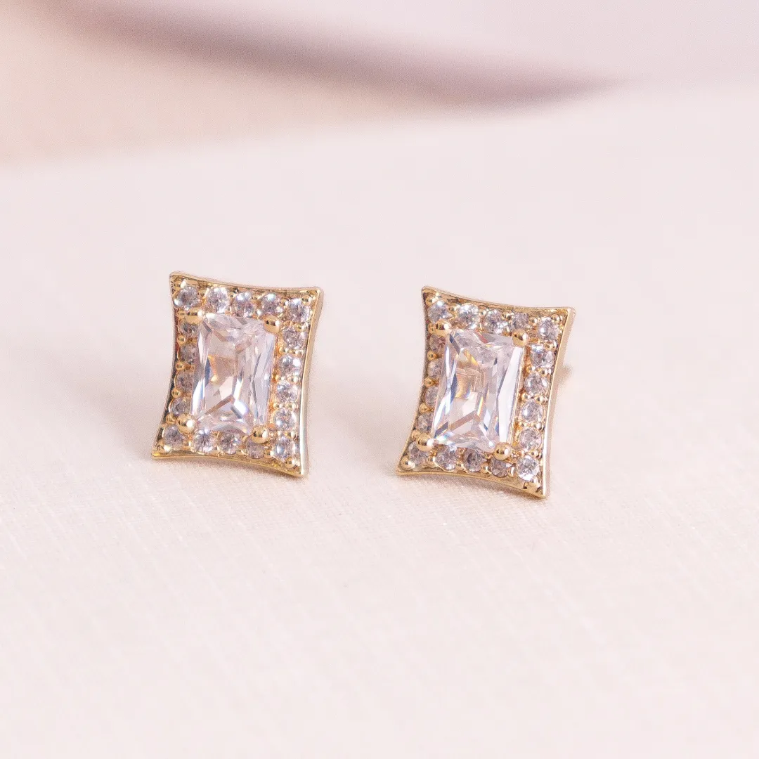 BRINCO QUADRADO COM CRISTAL E ZIRCONIAS CRAVEJADAS BANHADO A OURO 18K
