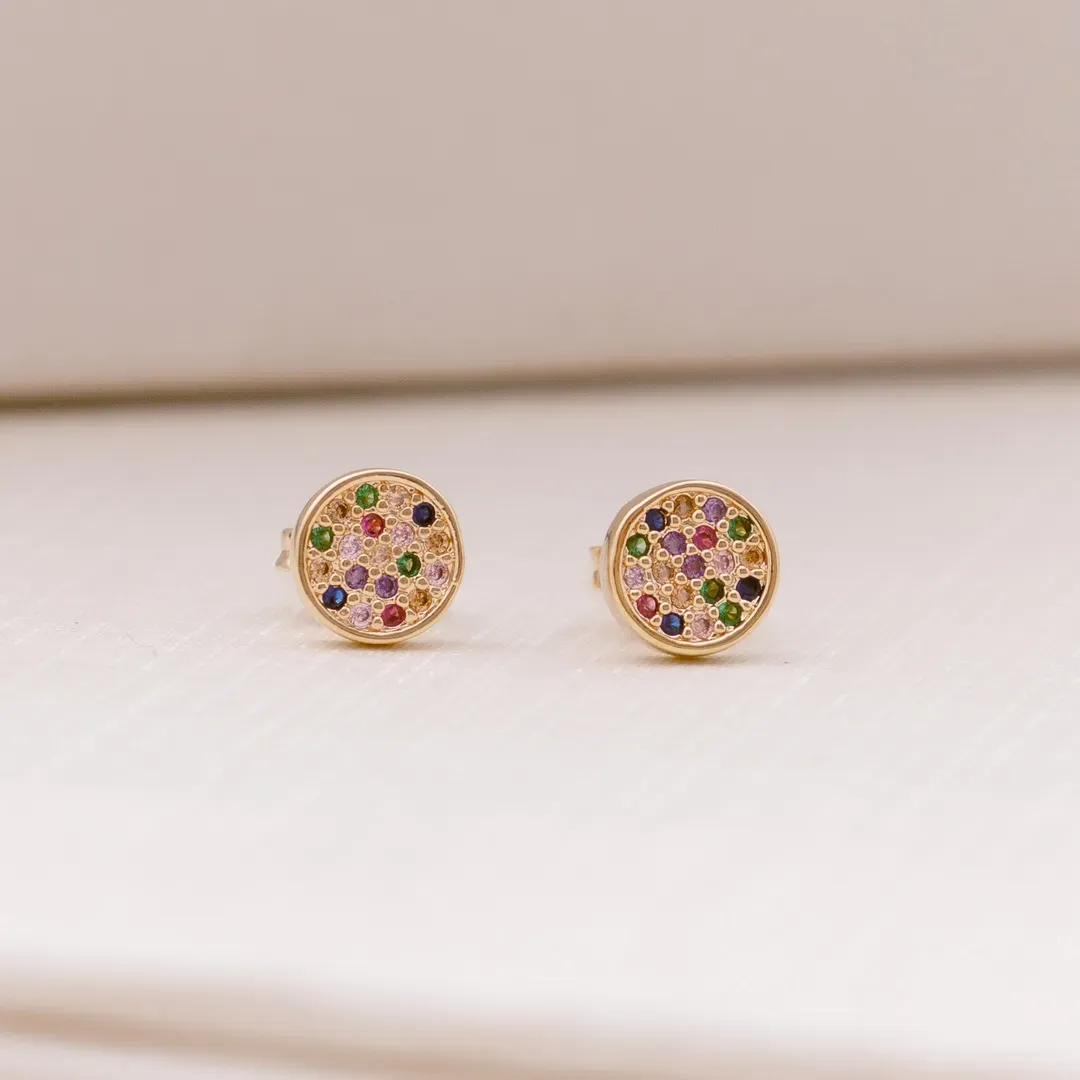 BRINCO REDONDO TRABALHADO COM MICRO ZIRCÔNIA BANHADO A OURO 18K