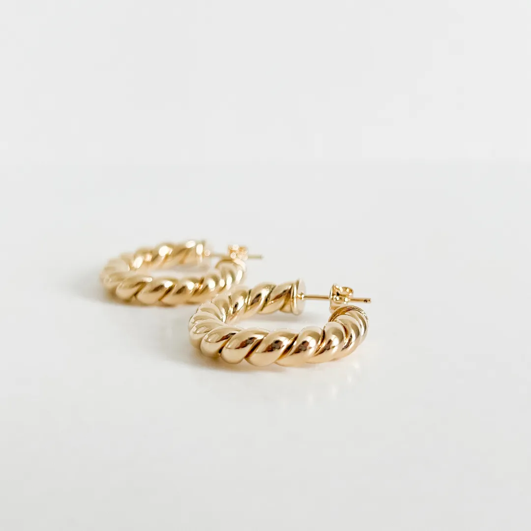 ARGOLA TUBO TORCIDO BANHADO A OURO 18K