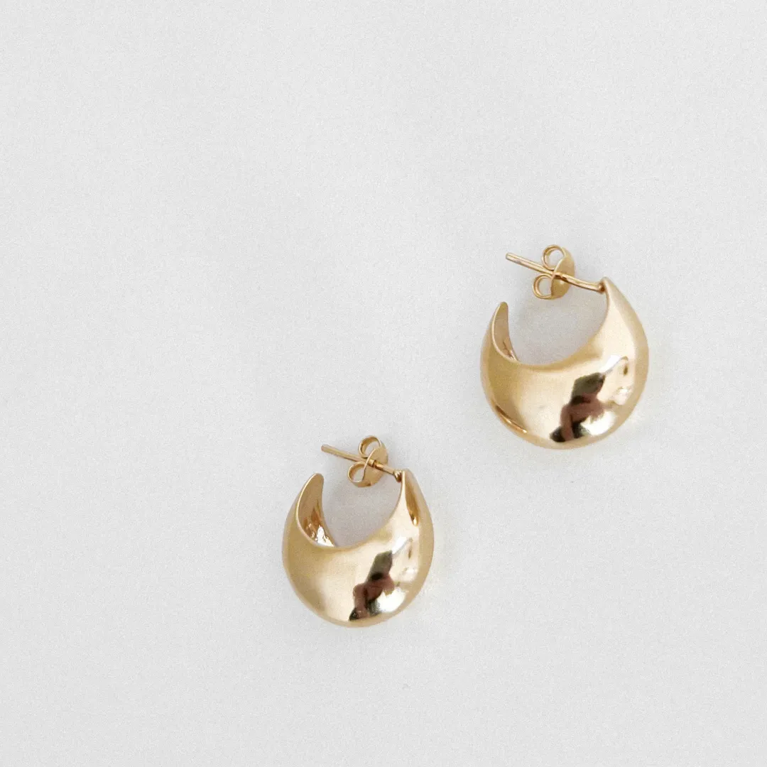 BRINCO GOTA ABAULADA BANHADO A OURO 18K