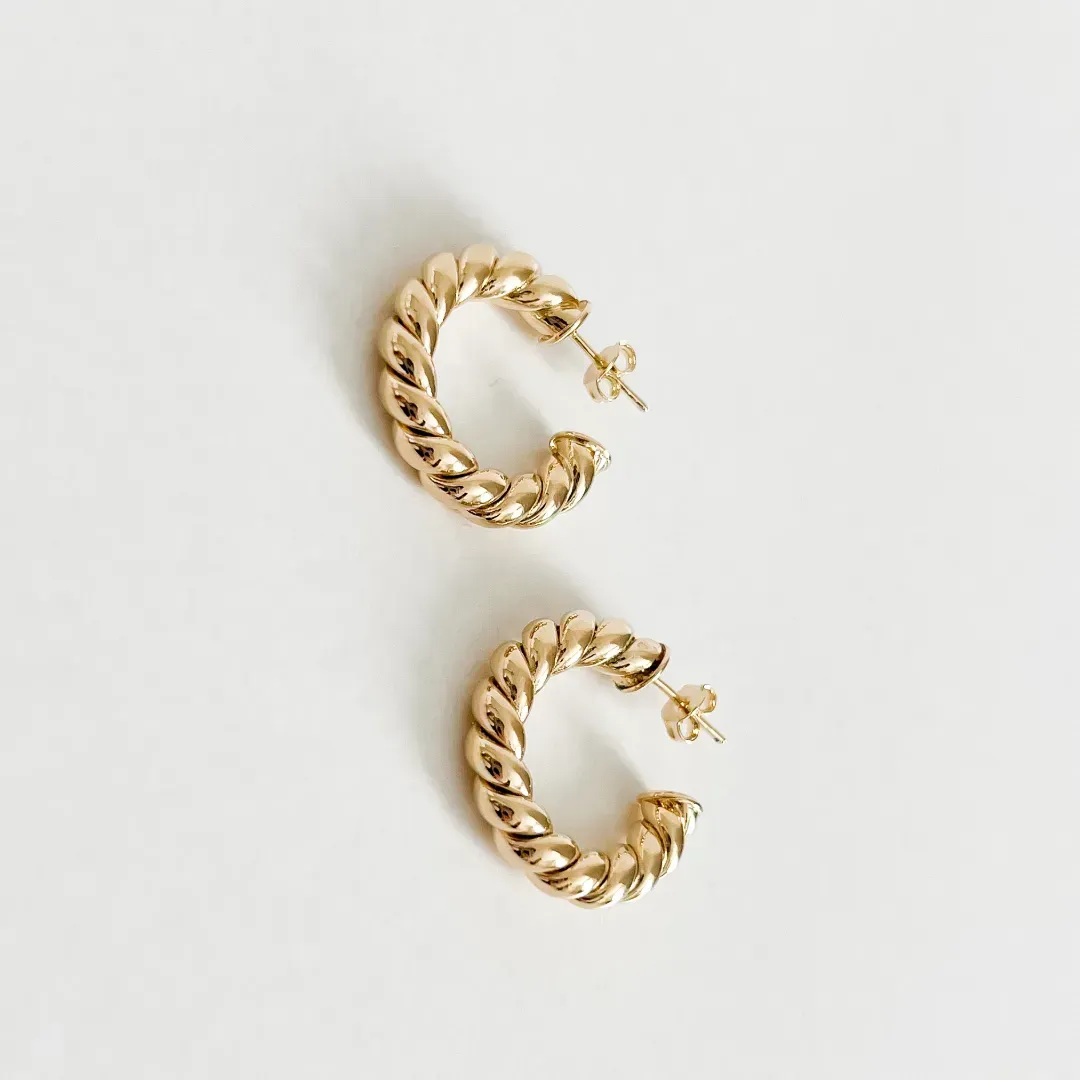 ARGOLA TUBO TORCIDO BANHADO A OURO 18K