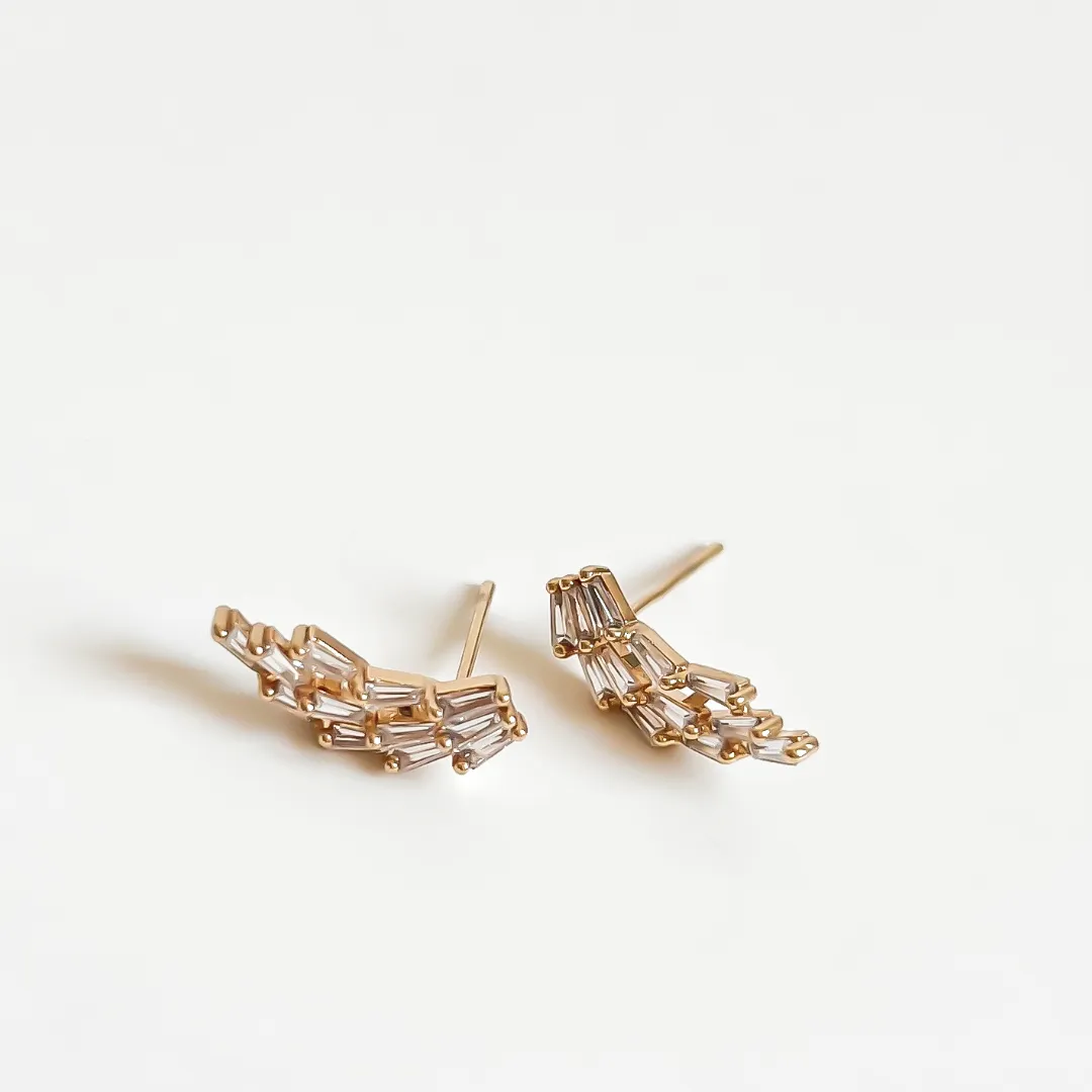 BRINCO EAR CUFF TRABALHADO BANHADO A OURO 18K
