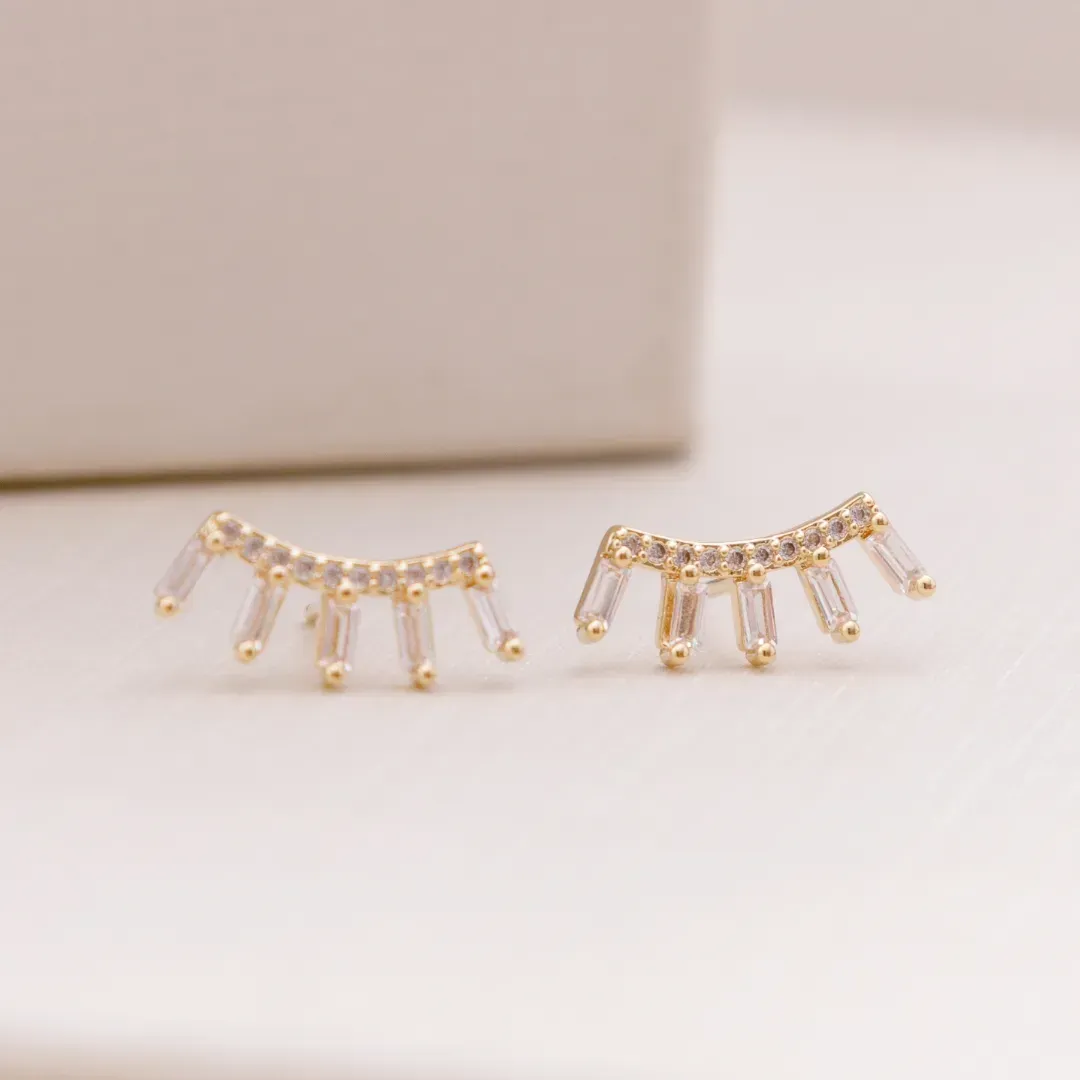 BRINCO CINCO CRISTAIS E ZIRCONIAS CRAVEJADAS BANHADO A OURO 18K