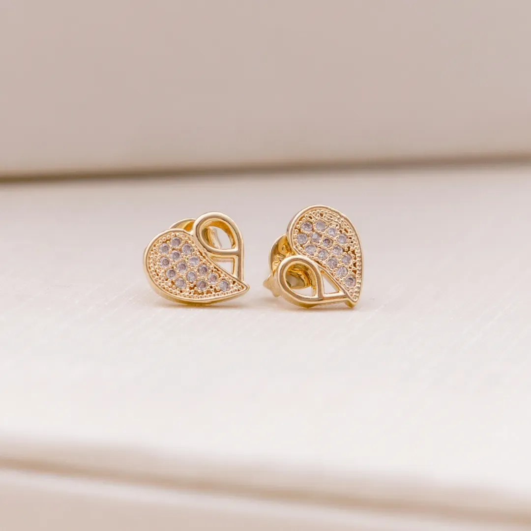 BRINCO CORAÇÃO COM MICRO ZIRCÔNIA BANHADO A OURO 18K