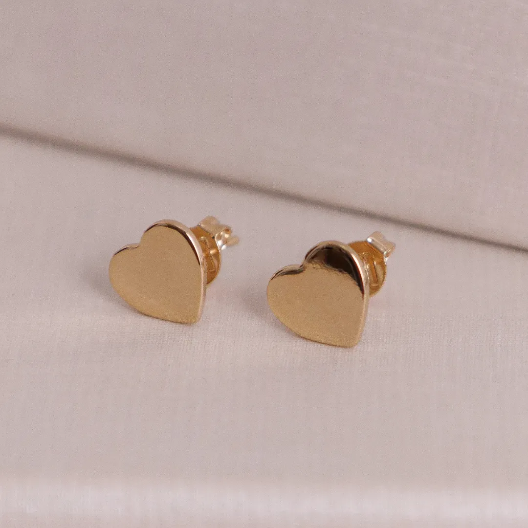 BRINCO CORAÇÃO LISO BANHADO A OURO 18K