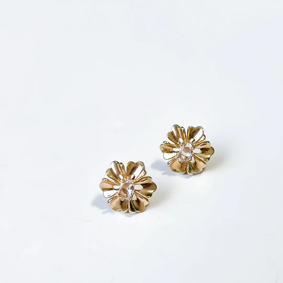 BRINCO FLOR LISA COM CRISTAL LAPIDADO ANHADO A OURO 18K
