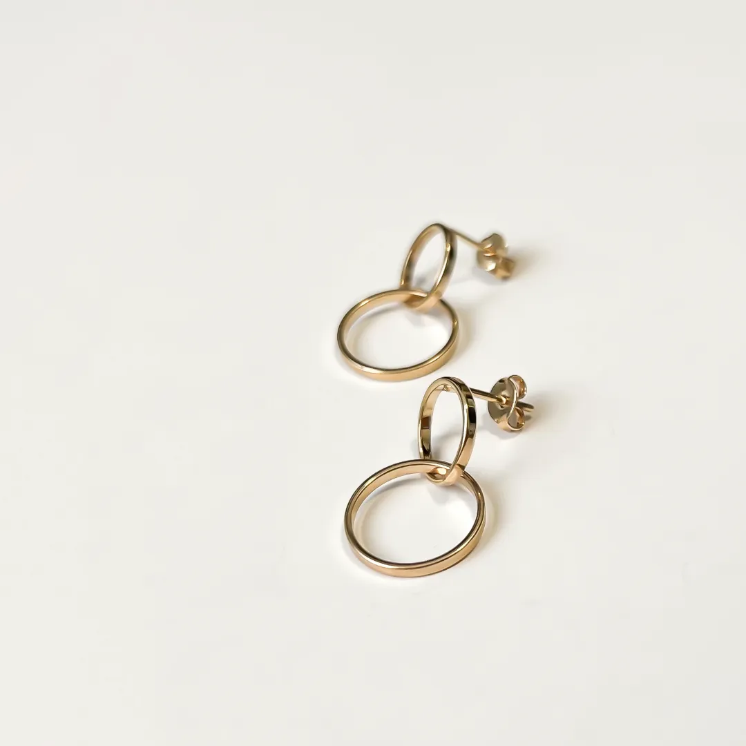 BRINCO AROS LISO FINO BANHADO A OURO 18K