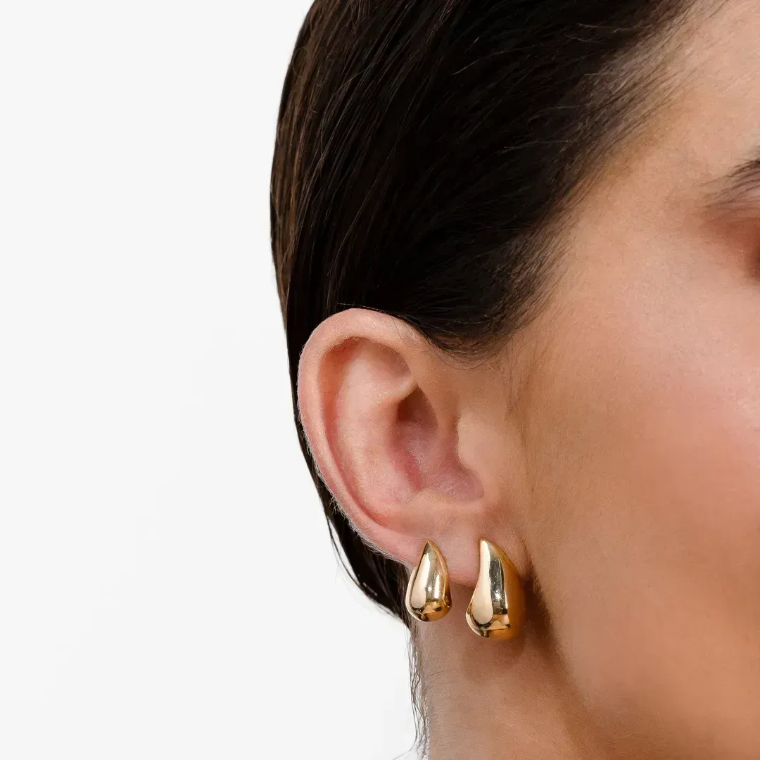 BRINCO PINGO GOTA MEDIA BANHADO A OURO 18K