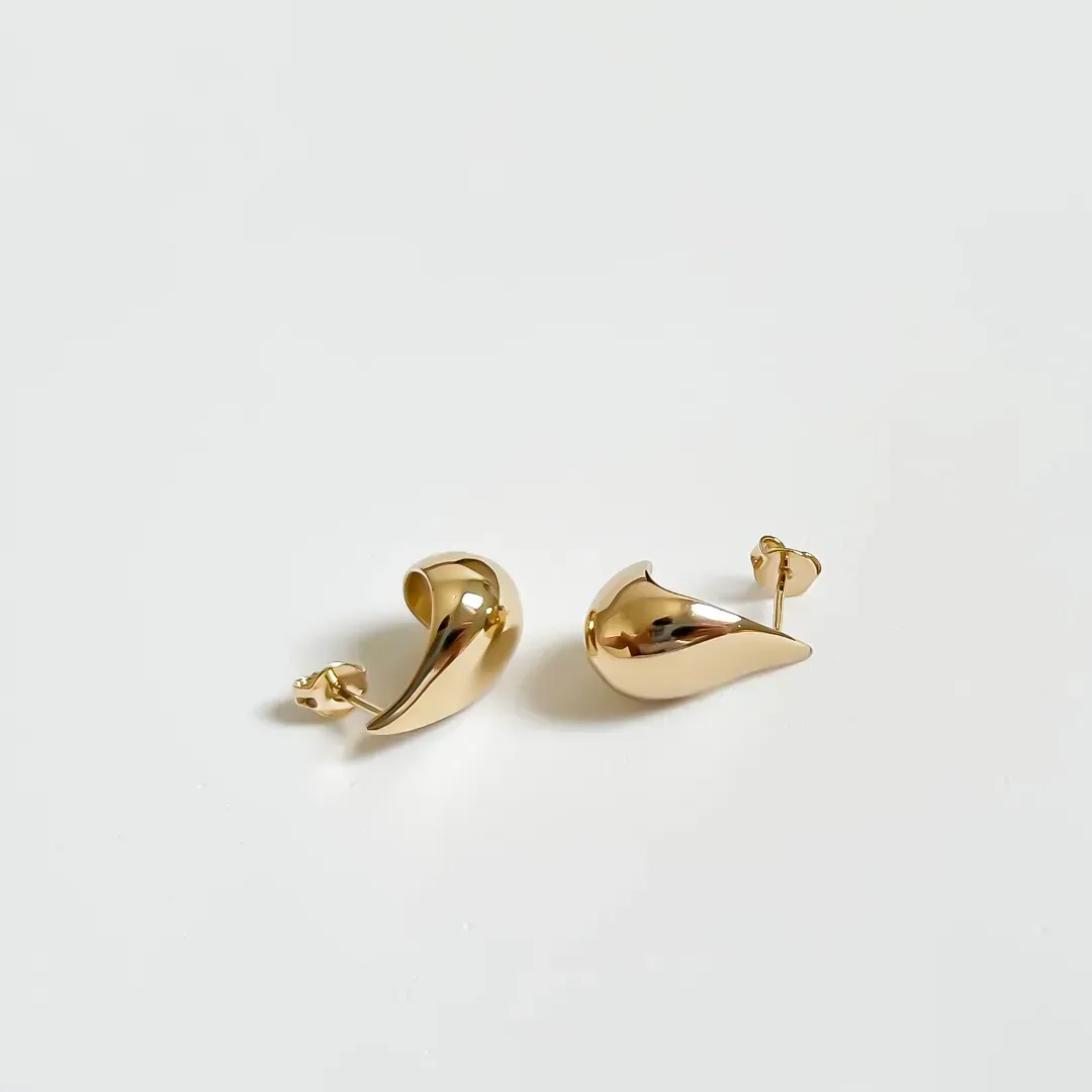 BRINCO PINGO GOTA MEDIA BANHADO A OURO 18K