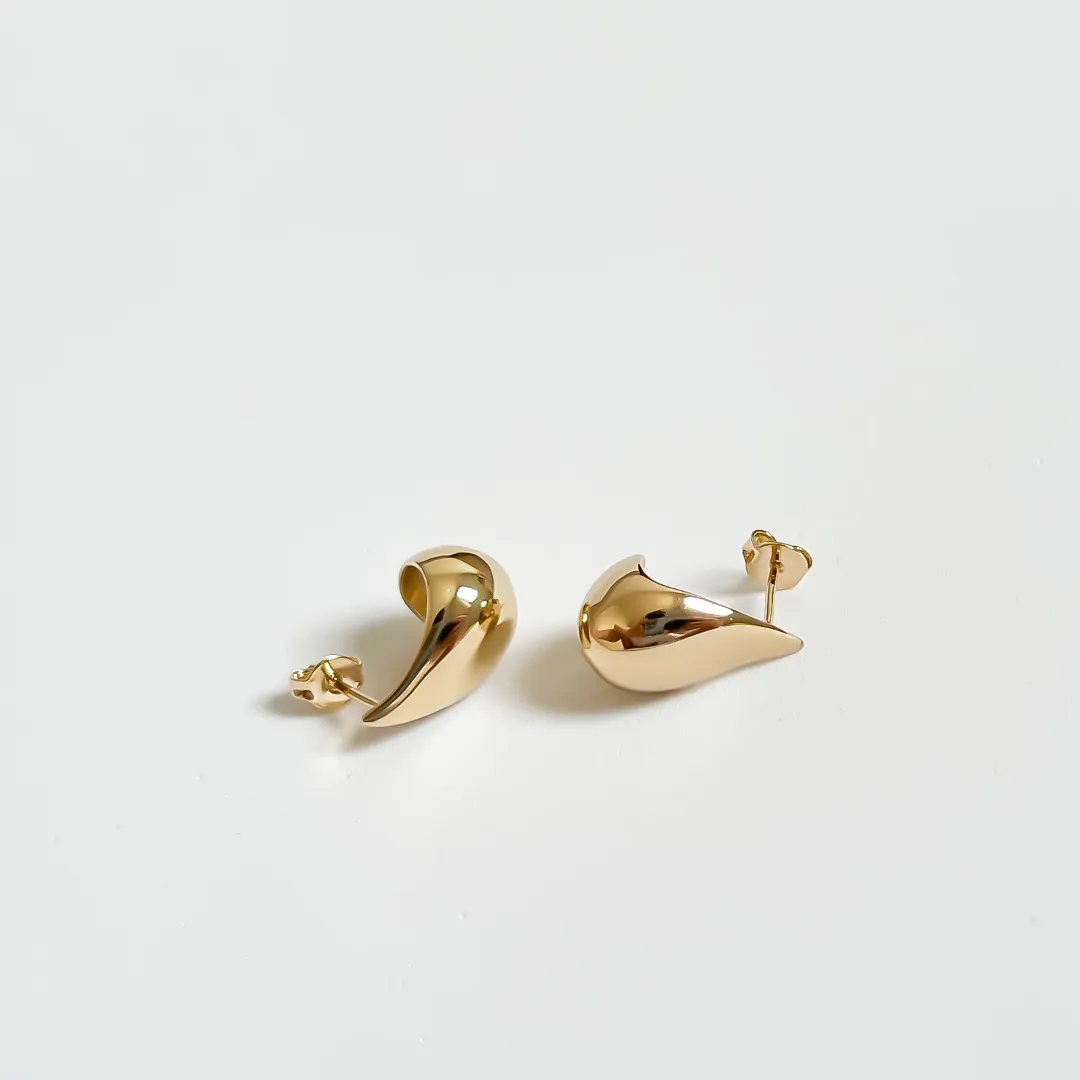 BRINCO PINGO GOTA MEDIA BANHADO A OURO 18K