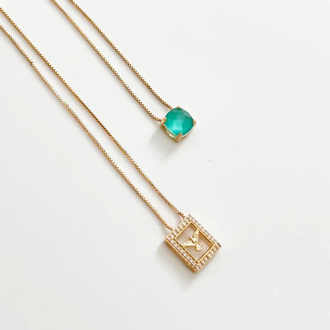 ESCAPULARIO ESPIRITO SANTO CRAVEJADO COM CRISTAL VERDE PARAIBA BANHADO A OURO 18K 60 CM