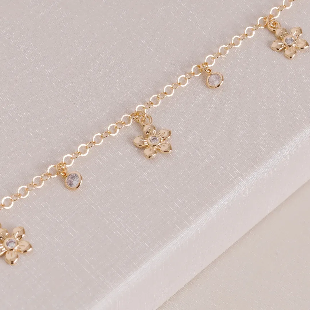 PULSEIRA FLOR E CRISTAIS BANHADO A OURO 18K