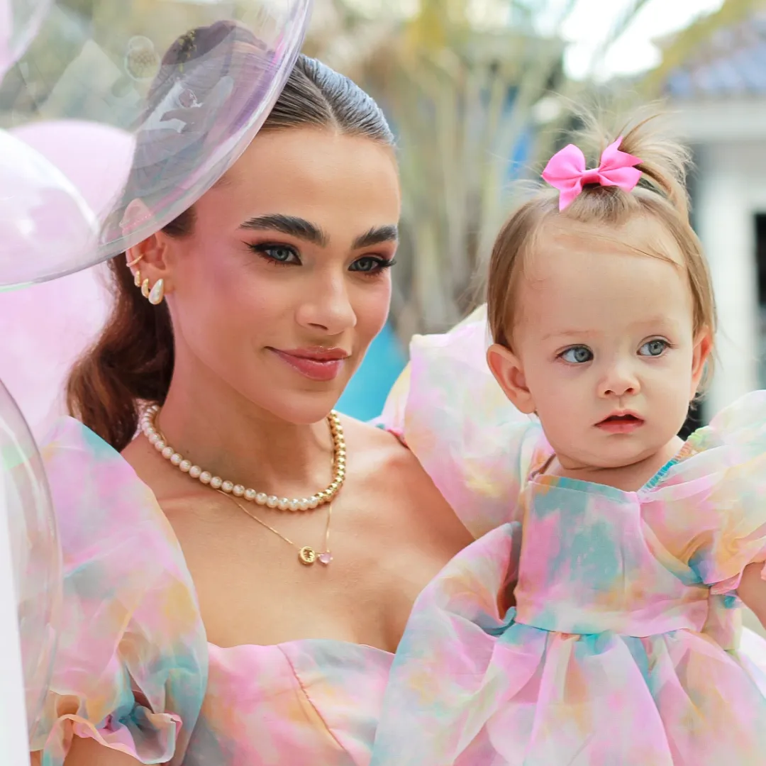 COLAR FILHA MENINA COM CRISTAL ROSA BANHADO A OURO 18K
