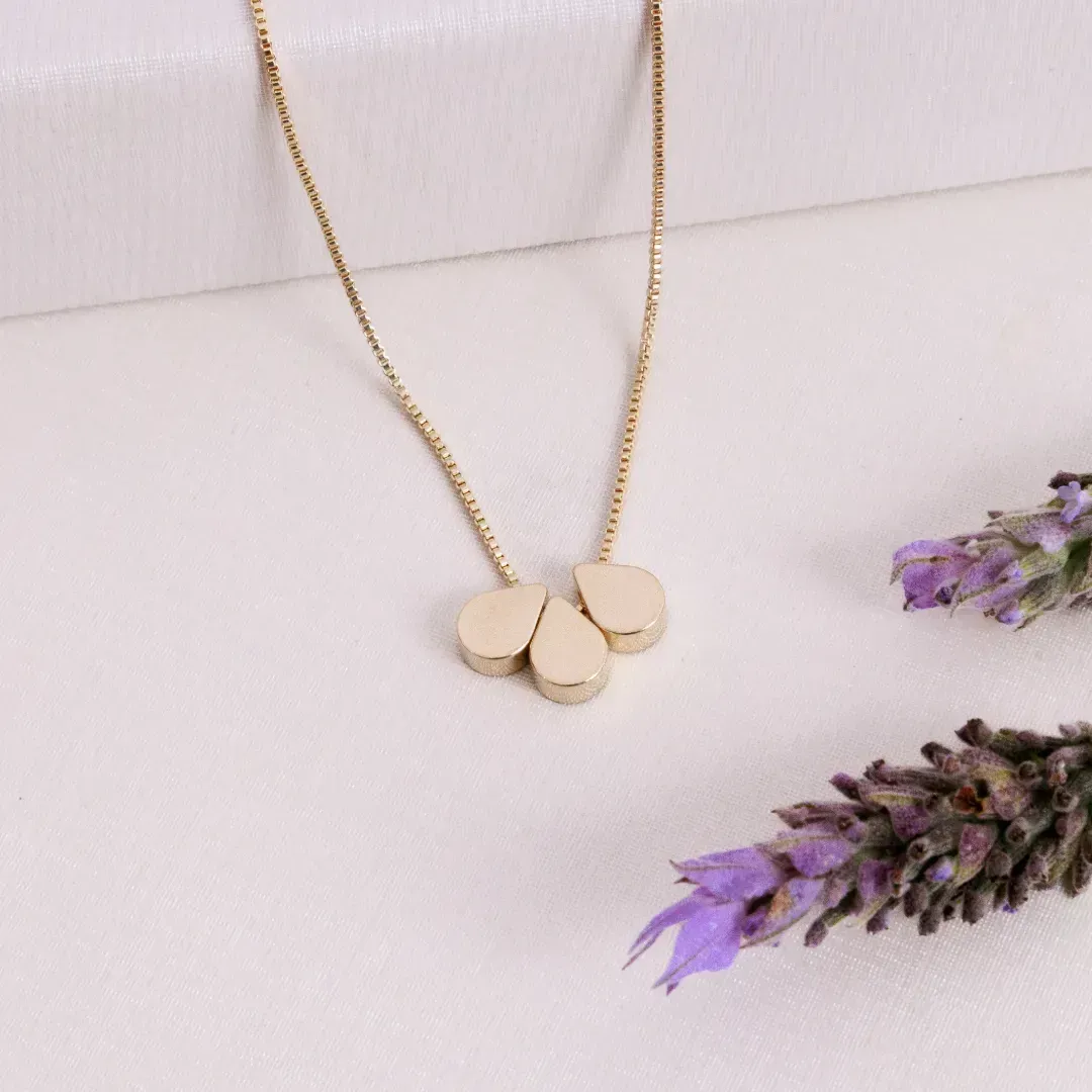 COLAR TRÊS GOTAS LISAS BANHADO A OURO 18K AJUSTÁVEL 50CM