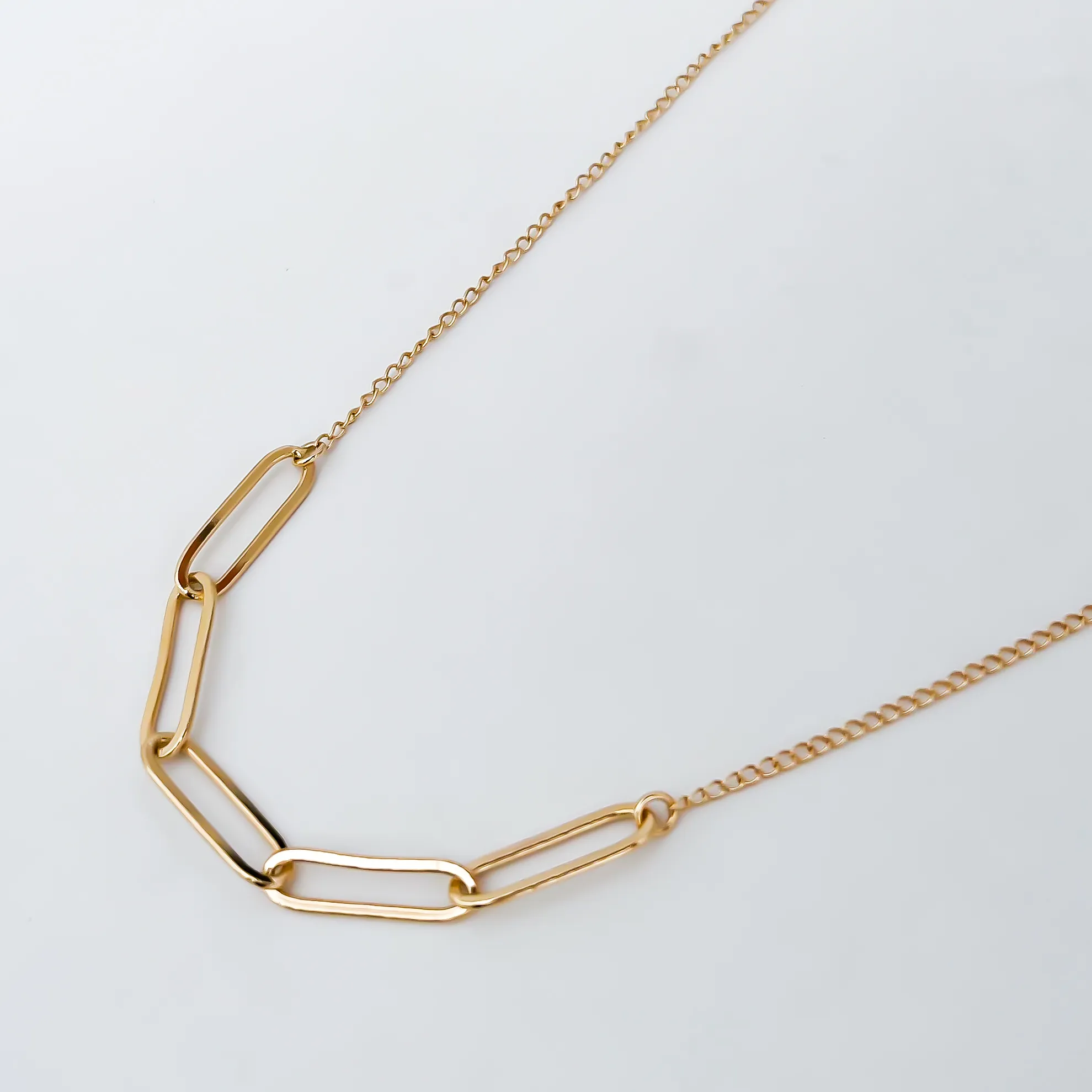 COLAR ELOS OVAL VAZADO BANHADO A OURO 18K 45CM