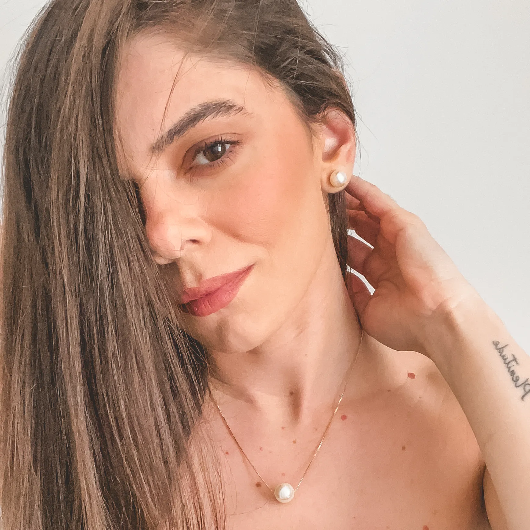 BRINCO PÉROLA MEDIO BANHADO A OURO 18K