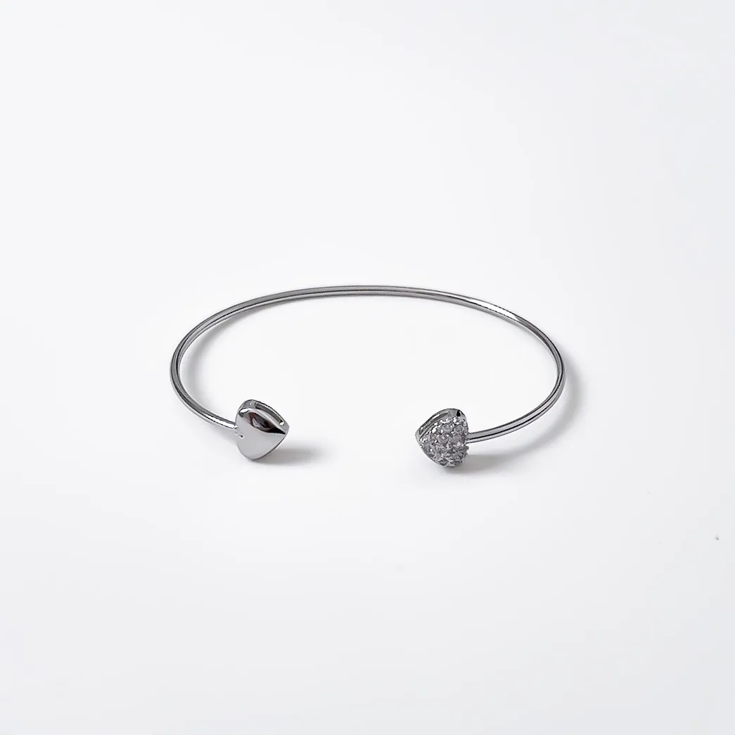 Bracelete coração liso e cravejado banhado a ródio