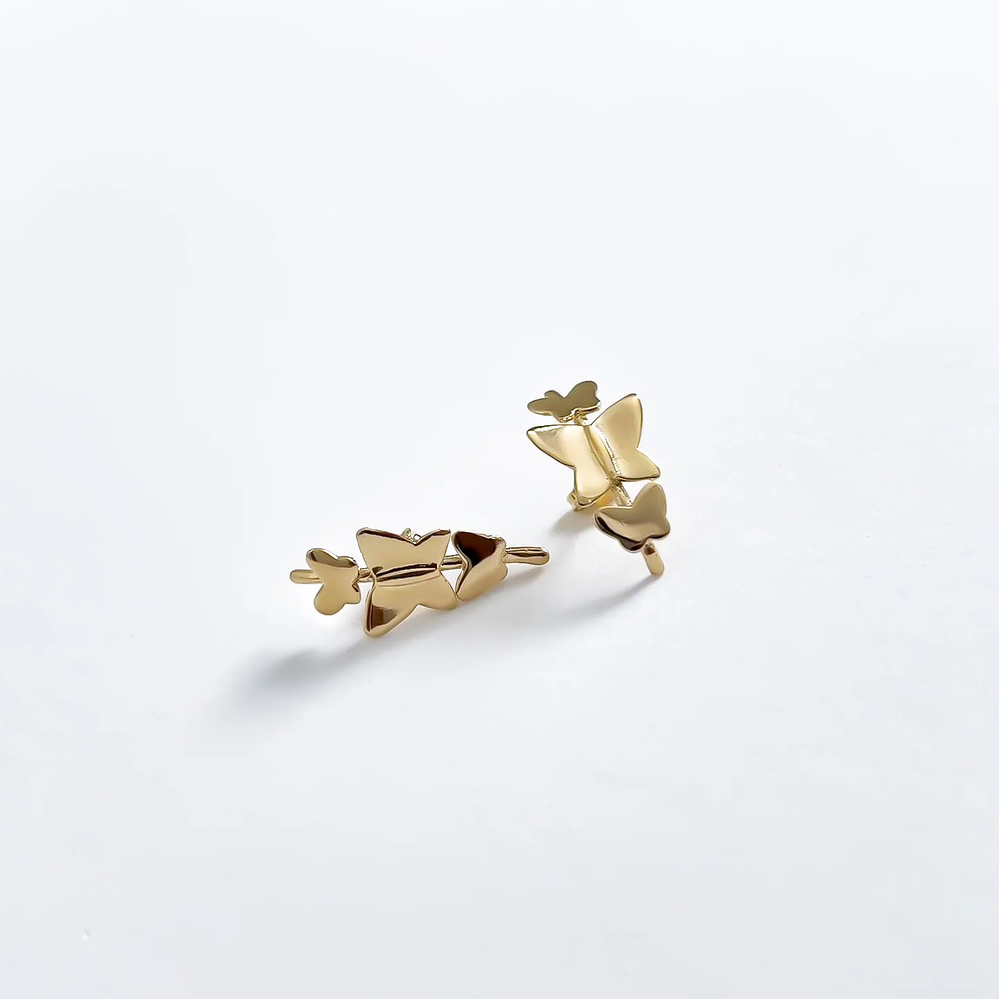 Brinco borboletas banhado a ouro 18k