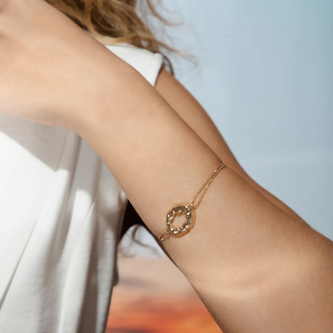 Pulseira Oval vasado orgânico banhado a ouro 18K