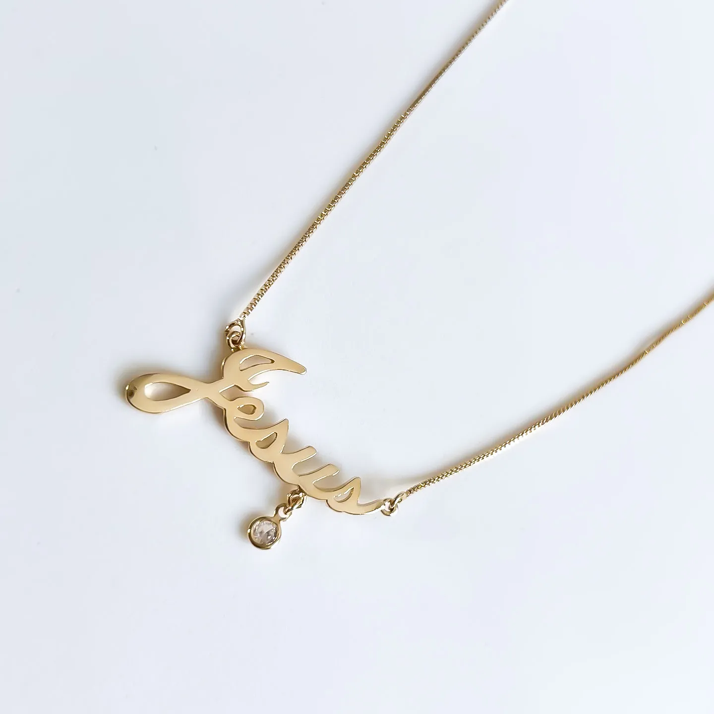 Colar Jesus com pedra de zircônia banhado a ouro 18k