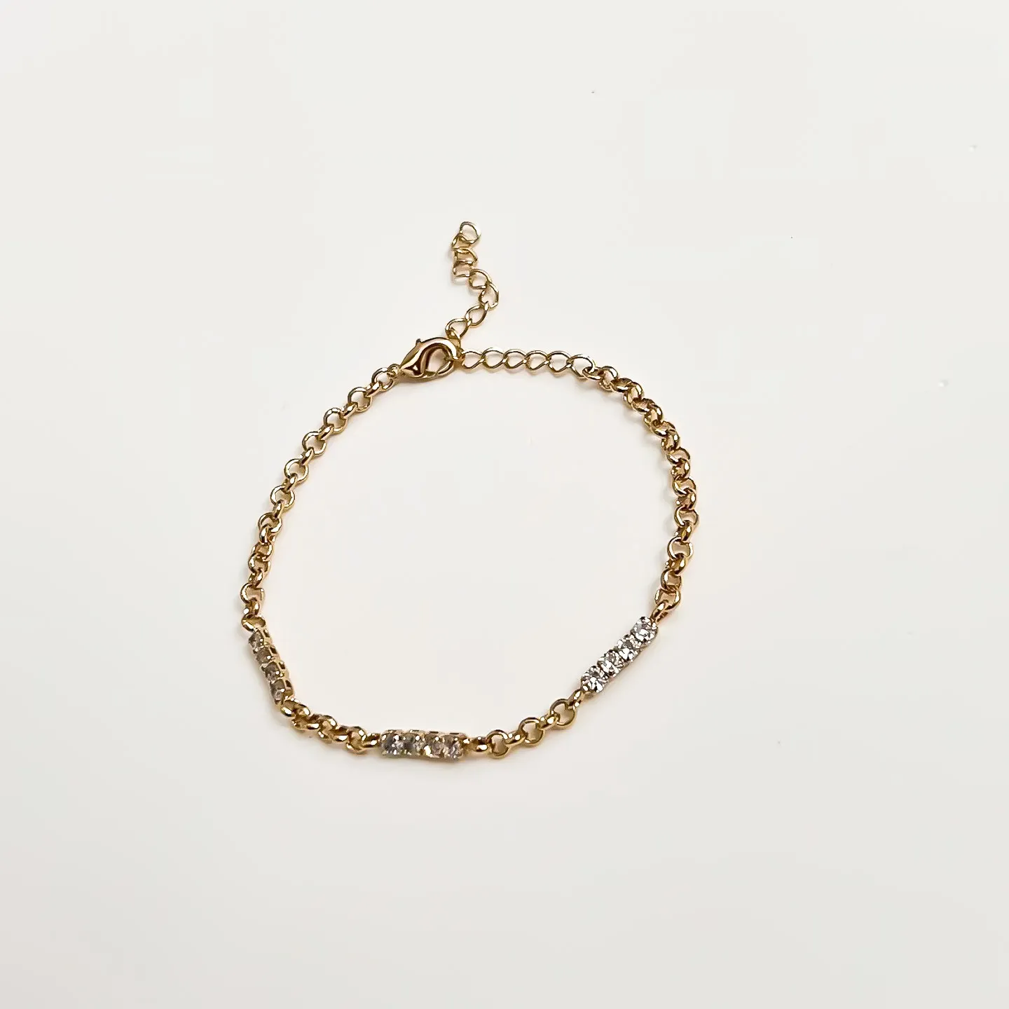 Pulseira com fileiras de cristais banhado a ouro 18K