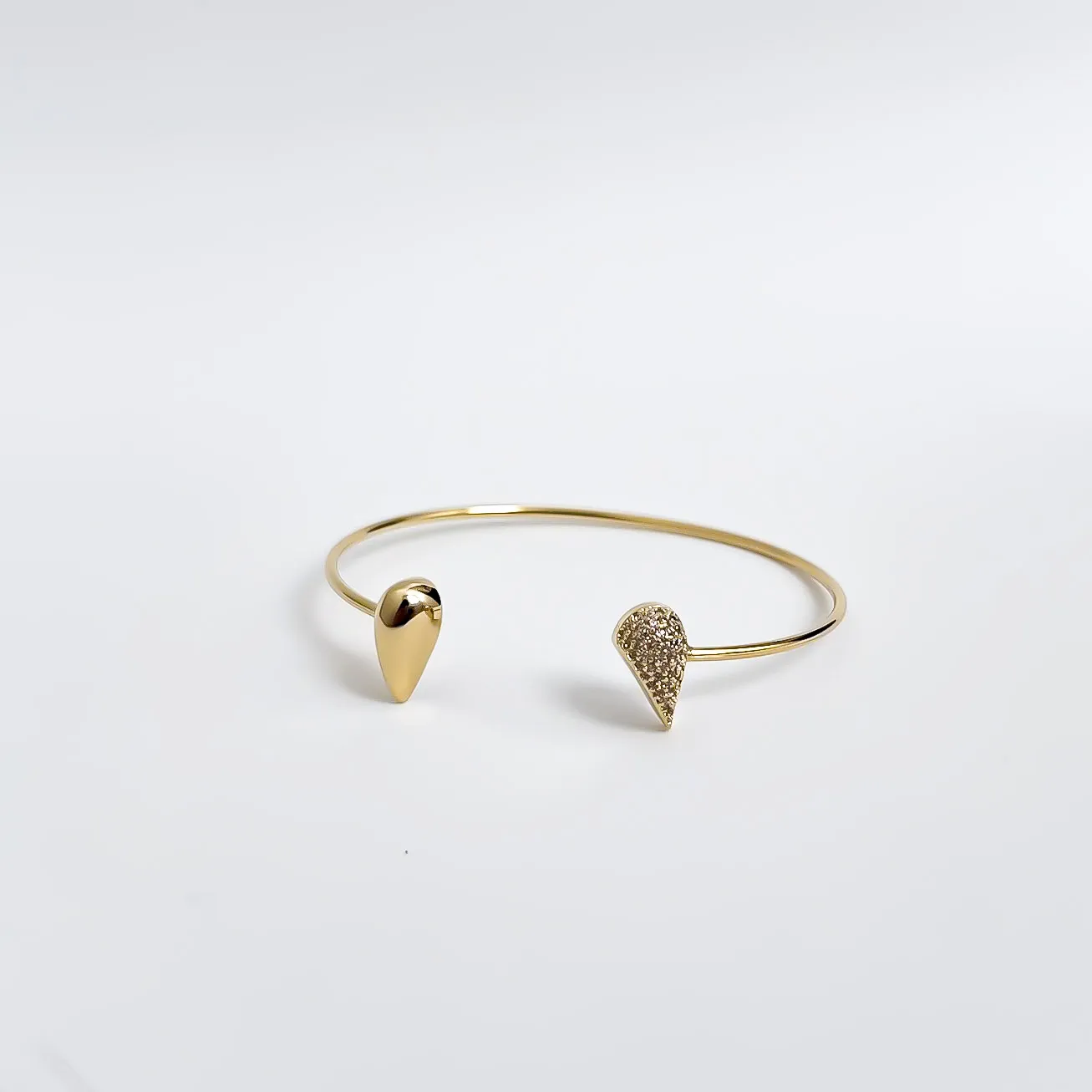 Bracelete Gota Lisa e gota Cravejada em zircônias Banhado a ouro 18K
