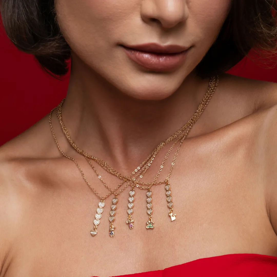 Colar 5 Corações Cravejados em Zircônias banhado a ouro 18K