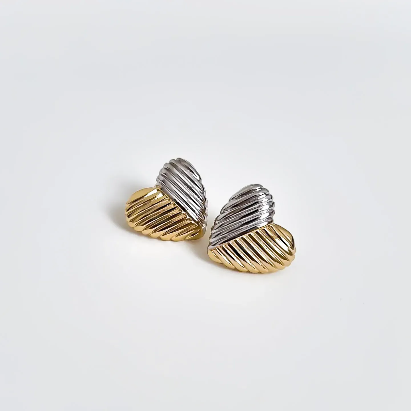 Brinco Coração Banho Mix Banhado a ouro 18k e ródio