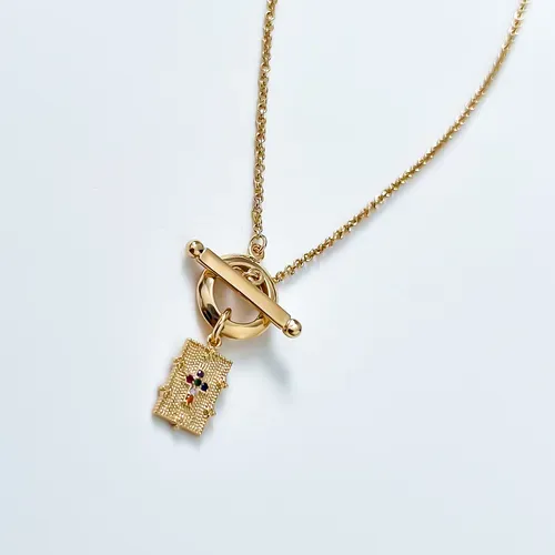 Colar chapa Cravejada com Crucifixo colors banhado a ouro 18k