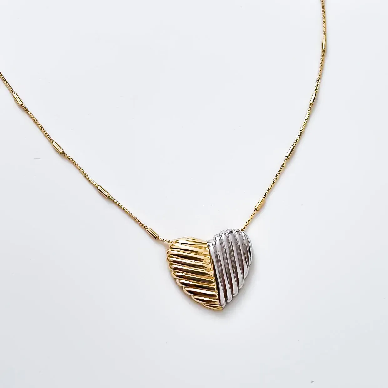 Colar Coração Banho Mix Banhado a ouro 18k e ródio