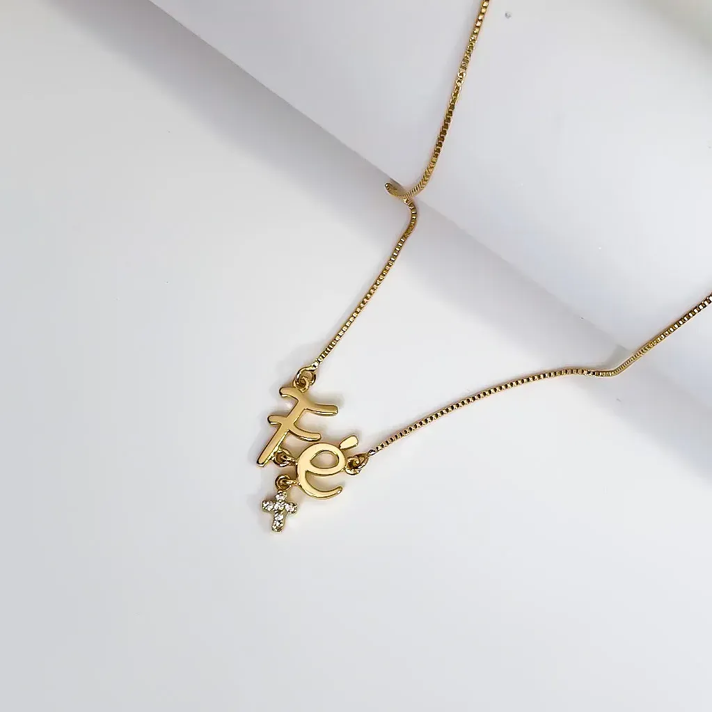 Colar Fé com mini crucifixo cravejado em zircônias banhado a ouro 18K