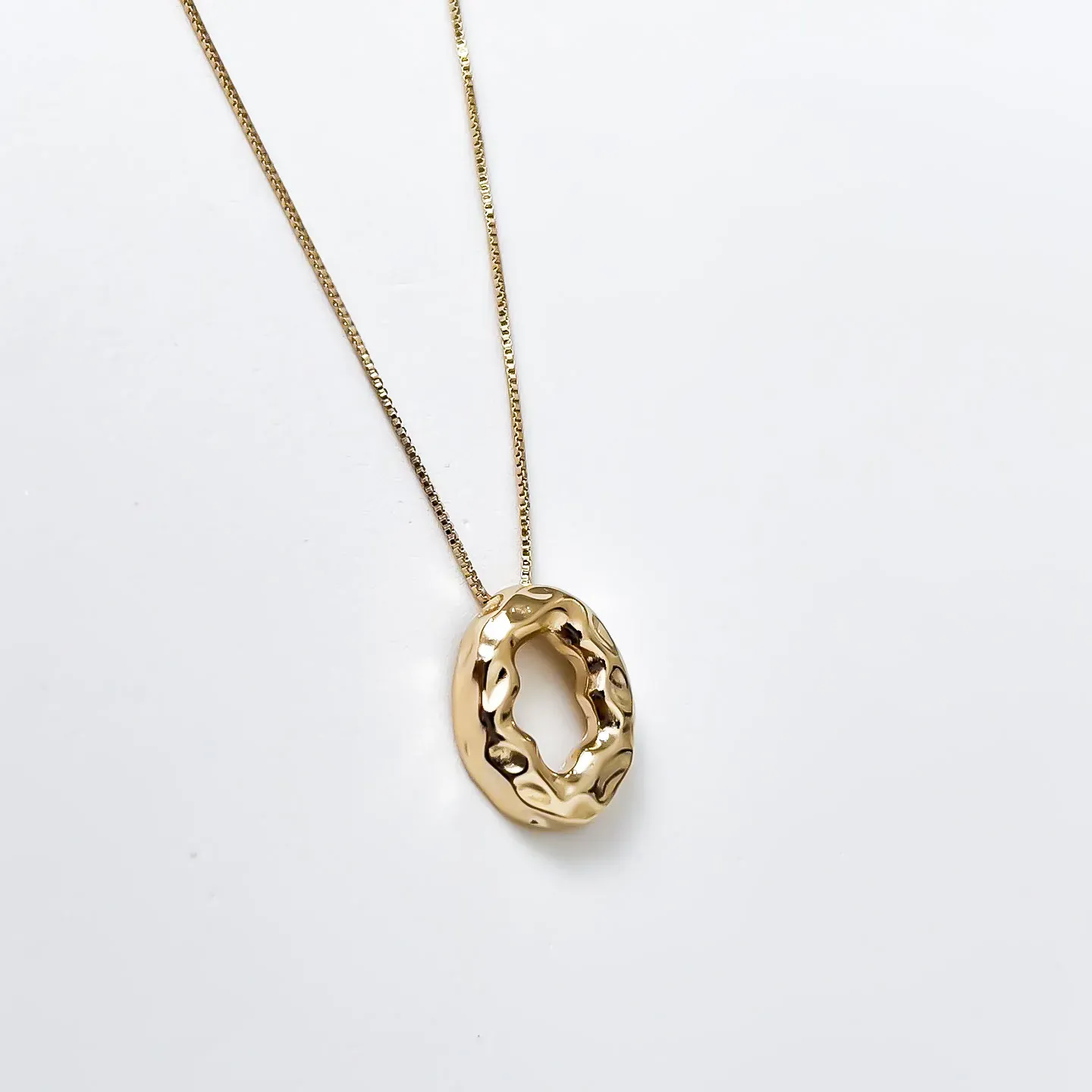 Colar Oval vasado orgânico banhado a ouro 18K