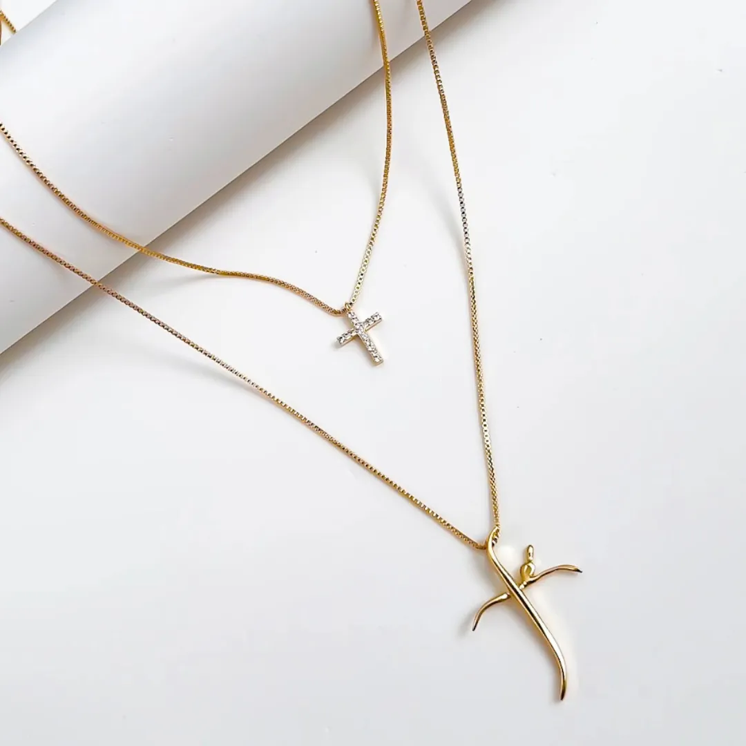Colar Duplo com Crucifixo cravejado em zircônias e Fé banhado a Ouro 18k