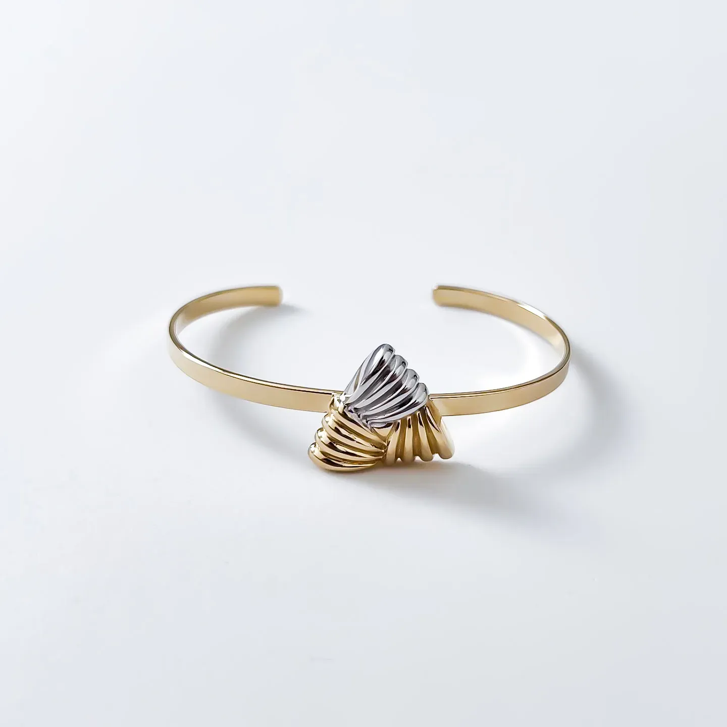 Bracelete Triângulo com banho Mix banhado a ouro 18k e ródio