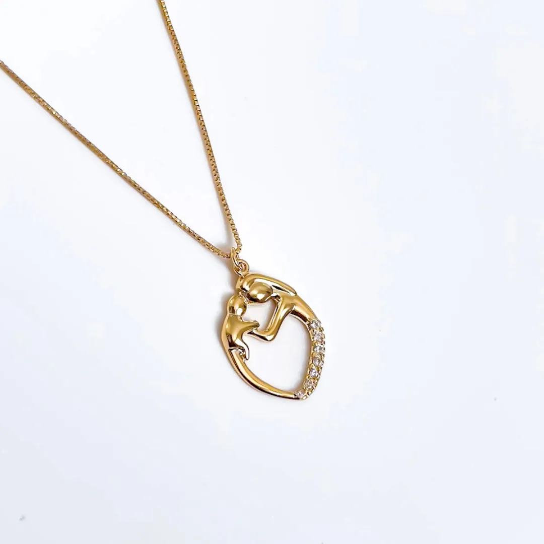 Colar laço de amor cravejado em zircônias banhado a ouro 18k