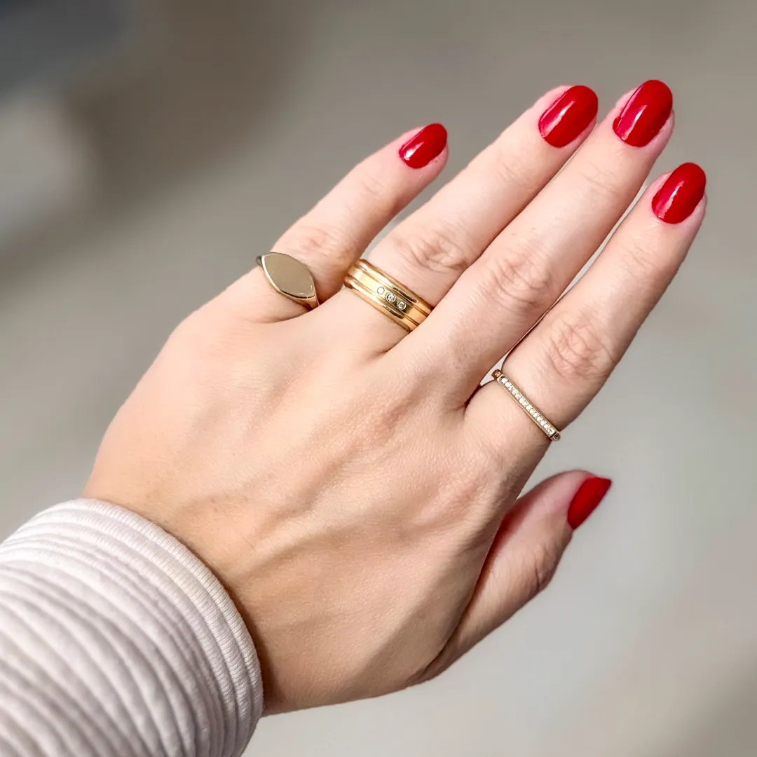 Anel geométrico com zircônias cravejadas banhado a ouro 18K