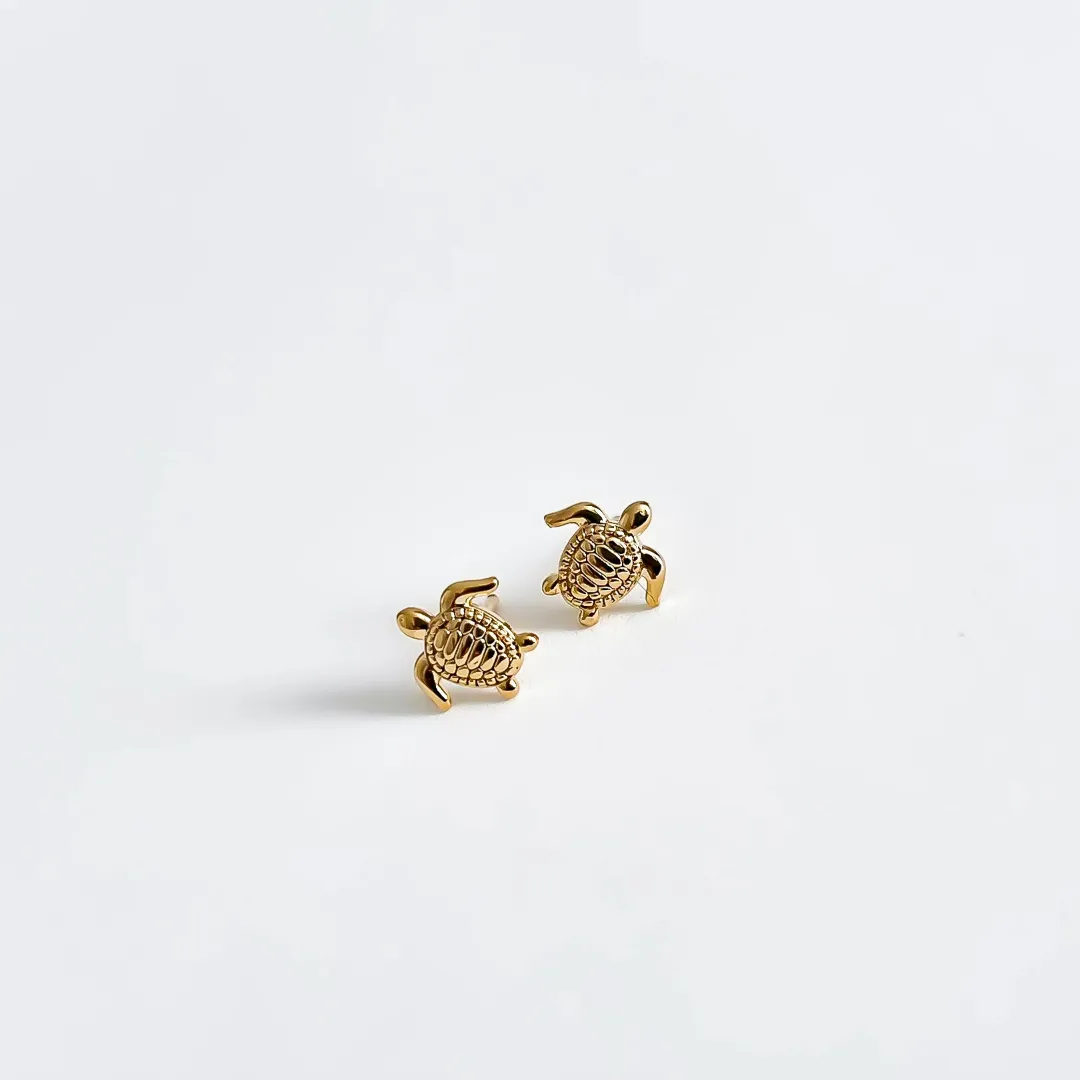 Brinco Infantil Tartaruguinha com tarraxa baby Banhado a Ouro 18k