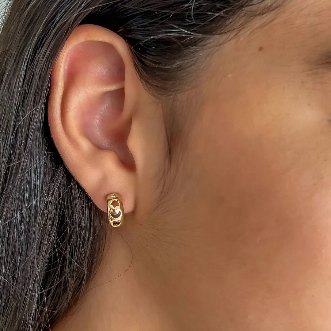 Brinco Argola coração, estrela e lua vasado banhado a Ouro 18K