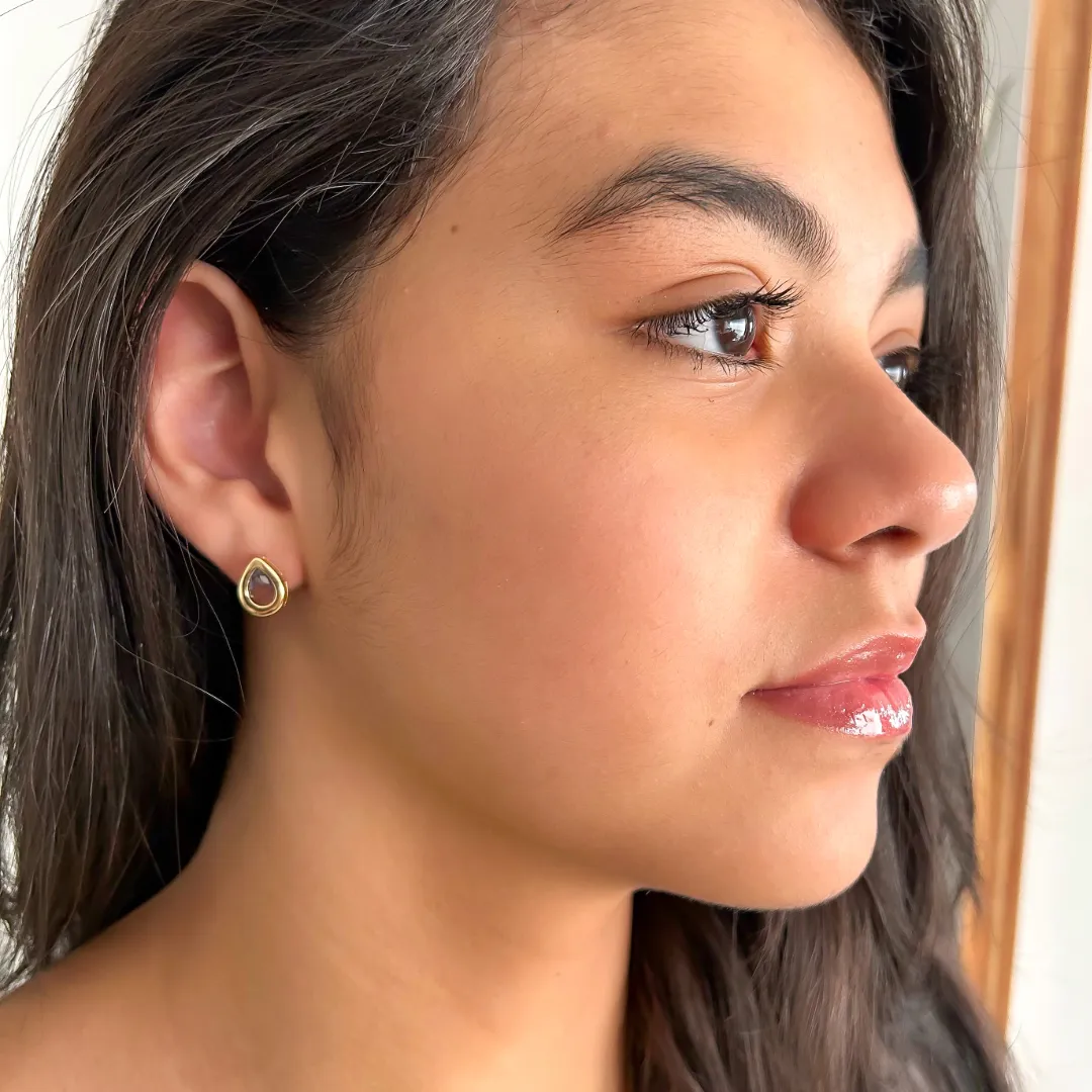 Brinco Gota com pedra Ametista banhado a ouro 18K