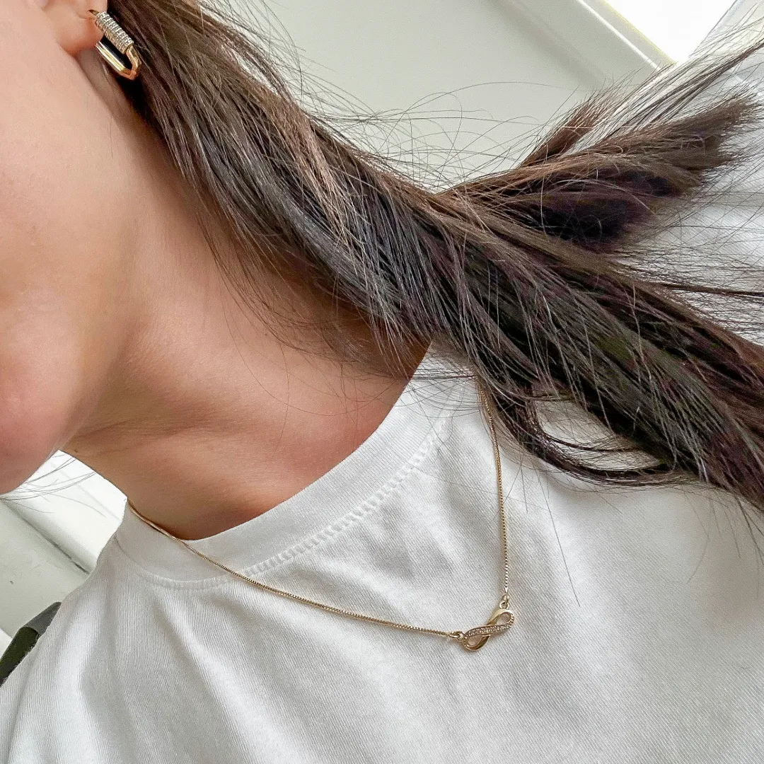 Colar infinito Dourado cravejado em zirconias Banhado a ouro 18K